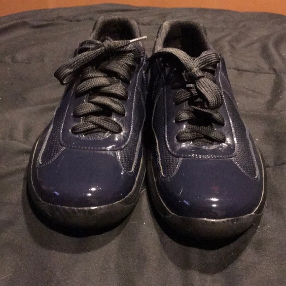 Prada - Picture 1 of 4
